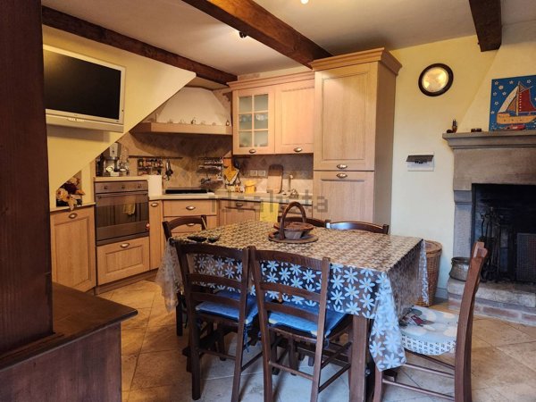 casa indipendente in vendita a Bibbiena in zona Banzena