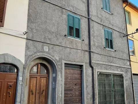 intera palazzina in vendita a Bibbiena in zona Soci