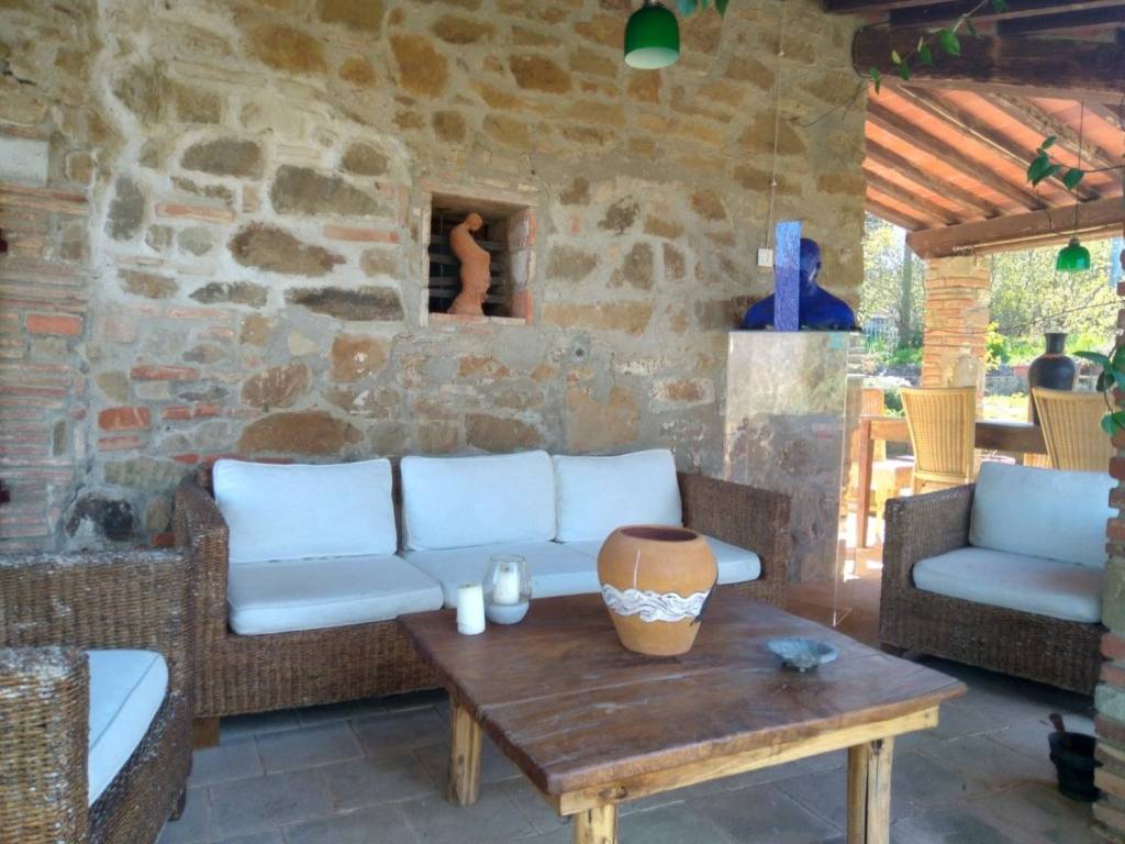 casa indipendente in vendita a Bucine in zona Ambra