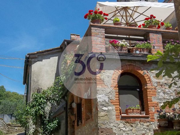 casa indipendente in vendita a Bucine in zona Ambra