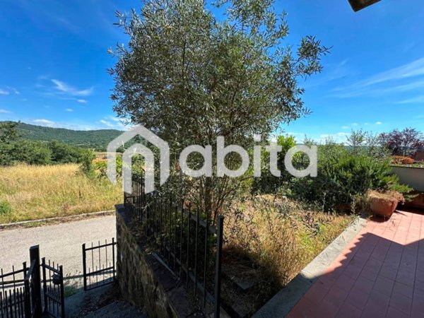 casa indipendente in vendita a Bucine in zona Pietraviva