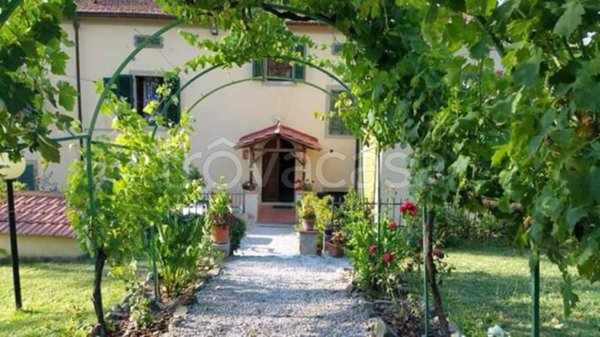 appartamento in vendita a Bucine in zona Ambra