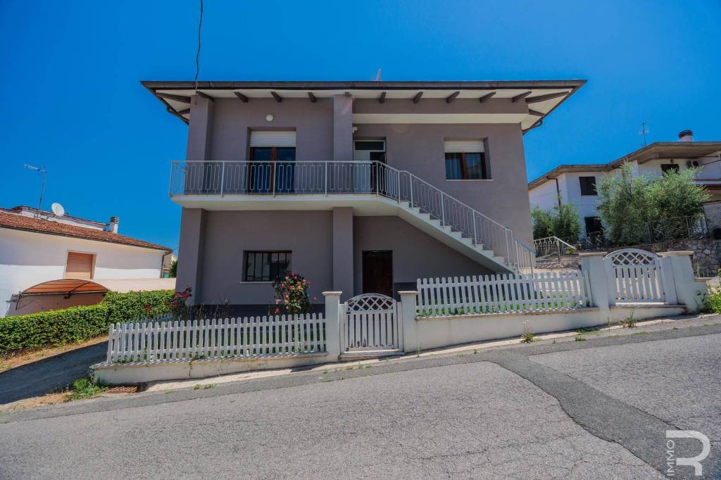 casa indipendente in vendita a Bucine in zona Badia Agnano