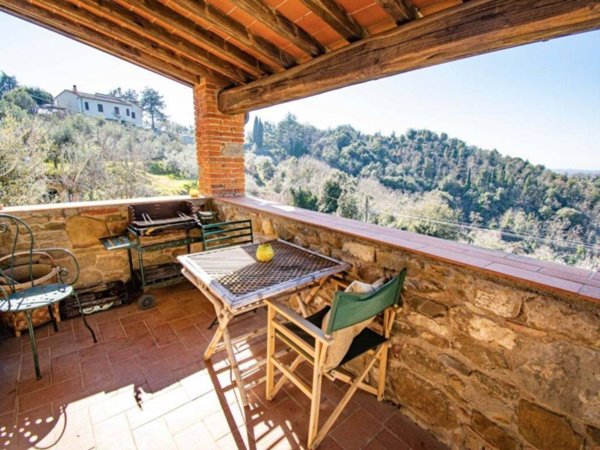 casa indipendente in vendita a Bucine in zona Rapale