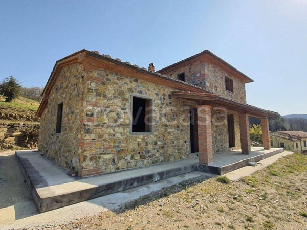 casa indipendente in vendita a Bucine
