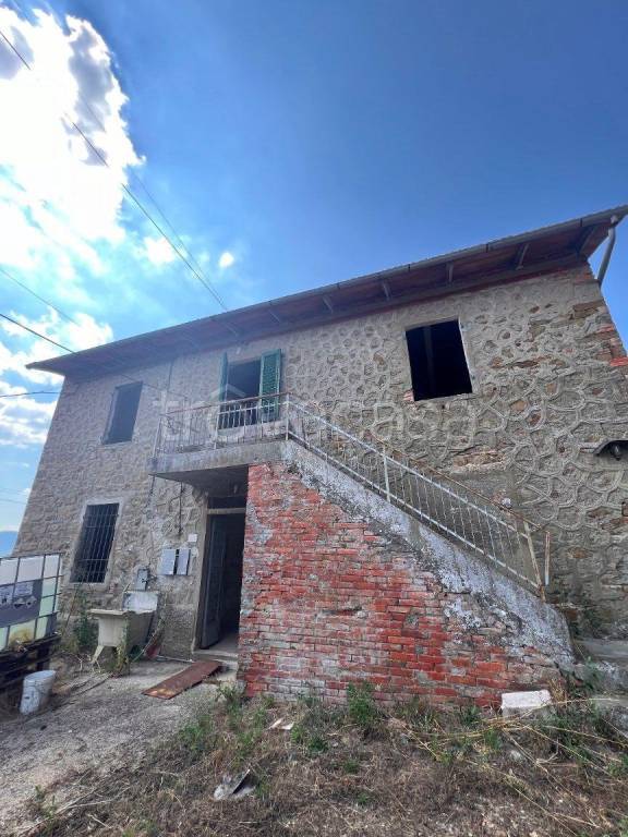 casa indipendente in vendita a Bucine