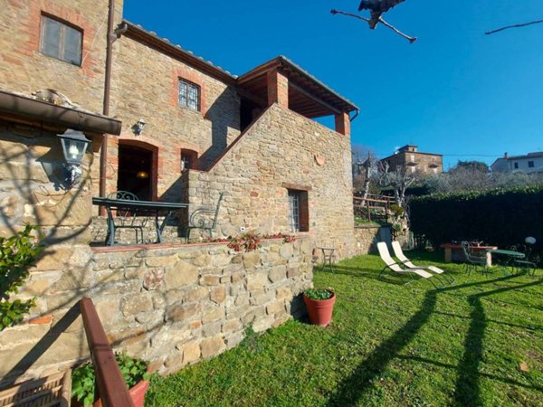 casa indipendente in vendita a Bucine in zona Rapale