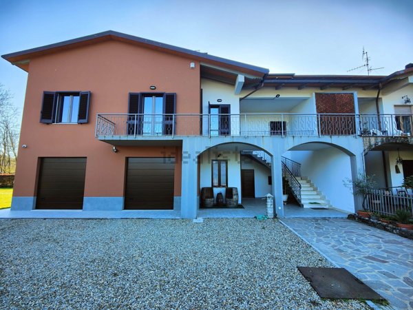 casa indipendente in vendita a Bucine in zona Ambra