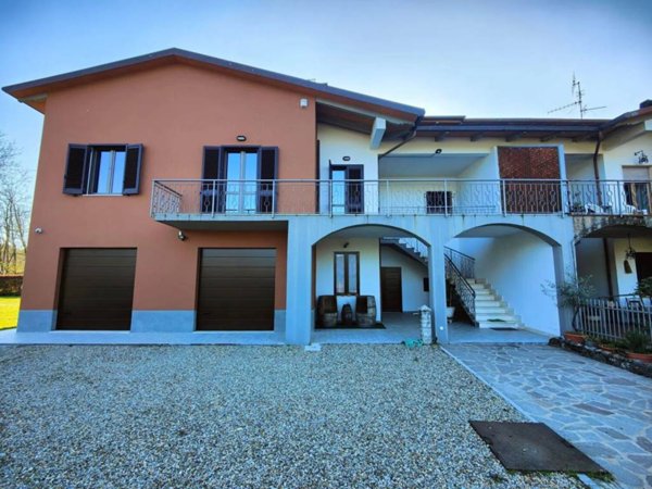 casa indipendente in vendita a Bucine in zona Ambra