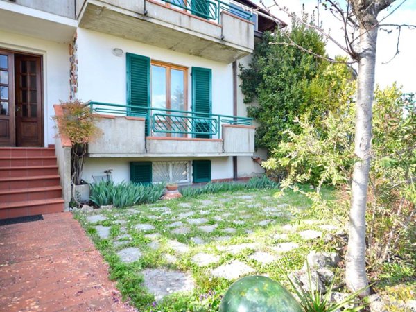 casa indipendente in vendita a Bucine
