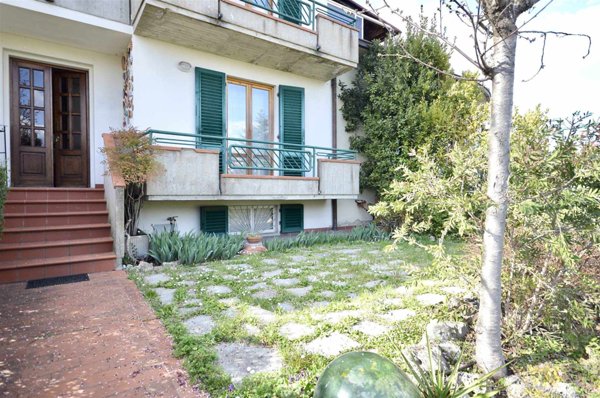 casa indipendente in vendita a Bucine