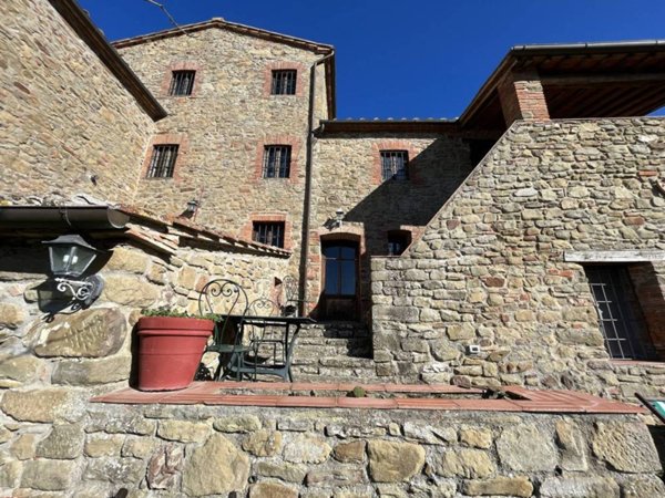 appartamento in vendita a Bucine in zona Ambra