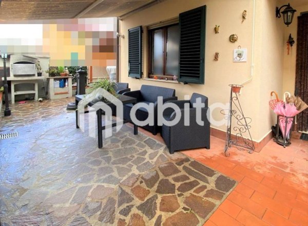 casa indipendente in vendita a Bucine
