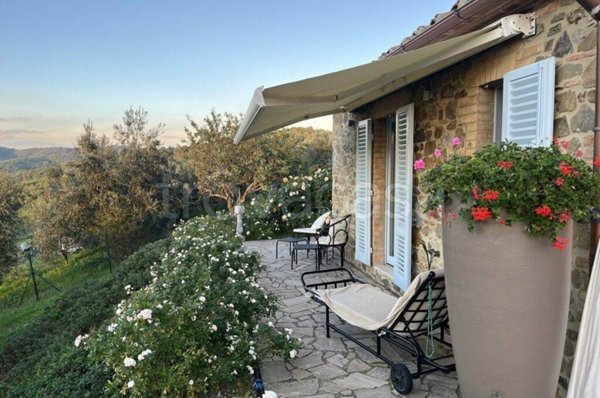 casa indipendente in vendita a Bucine in zona Montebenichi