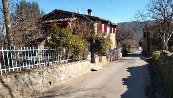 casa indipendente in vendita a Bucine in zona Ambra