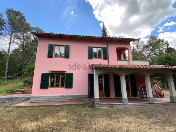casa indipendente in vendita a Bucine