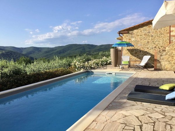 casa indipendente in vendita a Bucine in zona Montebenichi