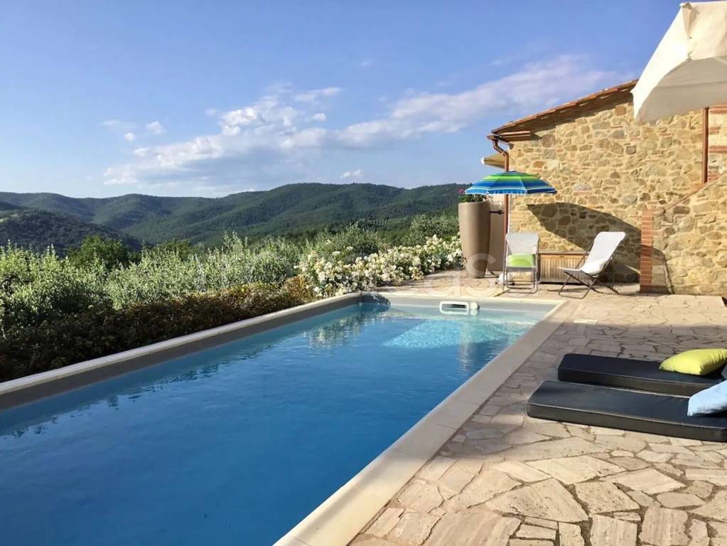 casa indipendente in vendita a Bucine in zona Montebenichi