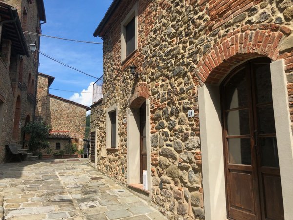 appartamento in vendita a Bucine in zona Pietraviva