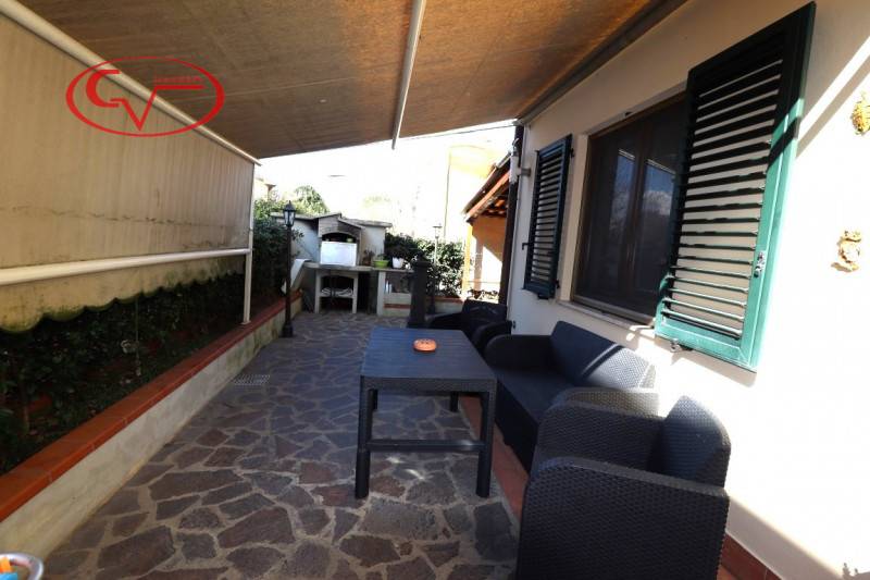 casa indipendente in vendita a Bucine
