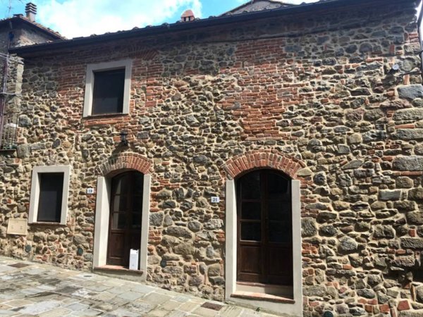 casa indipendente in vendita a Bucine in zona Pietraviva