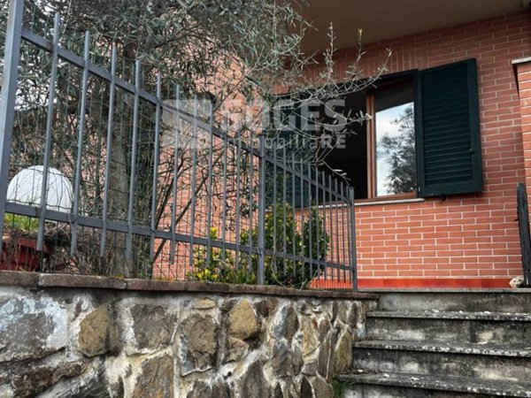 casa indipendente in vendita a Bucine in zona Pietraviva