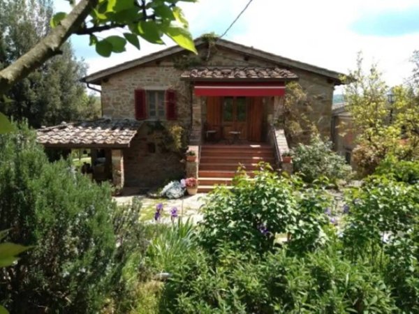 casa indipendente in vendita a Bucine
