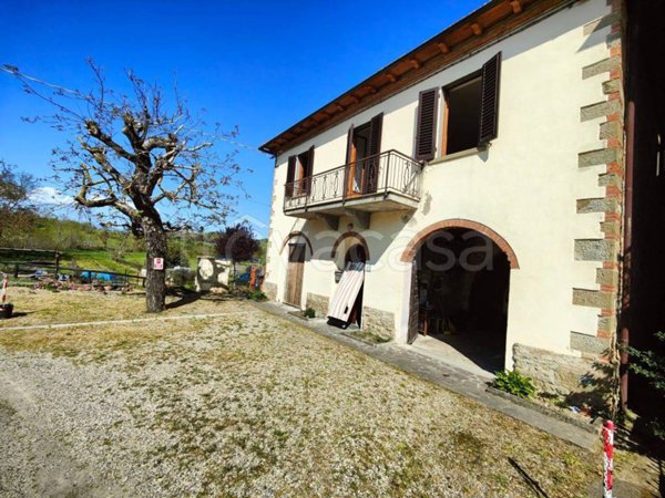 casa indipendente in vendita a Bucine in zona Ambra