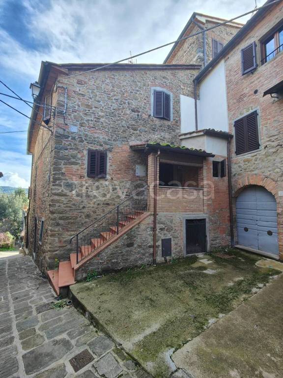 appartamento in vendita a Bucine in zona Pietraviva