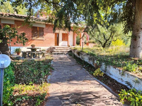 casa indipendente in vendita a Bucine