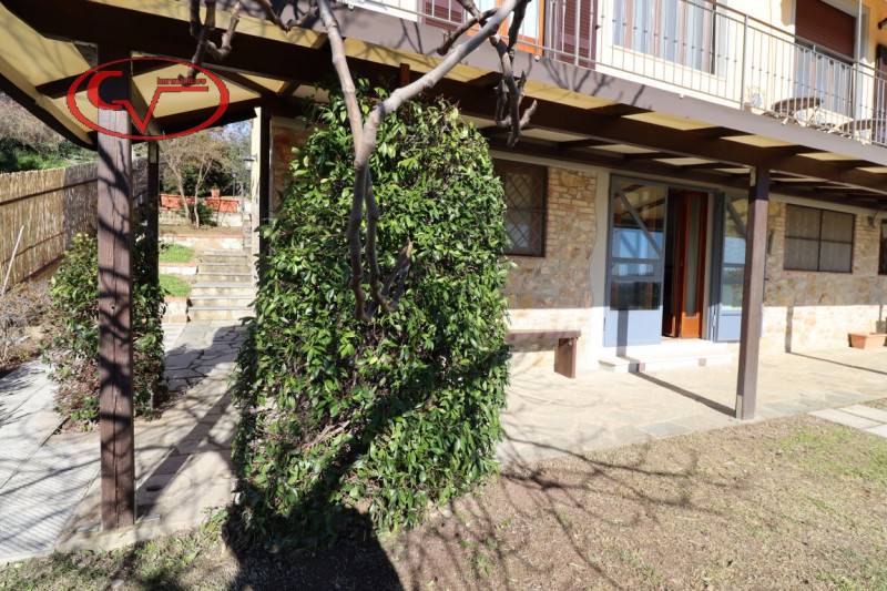 casa indipendente in vendita a Bucine in zona Montebenichi