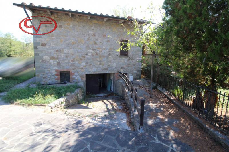 casa indipendente in vendita a Bucine in zona Pietraviva