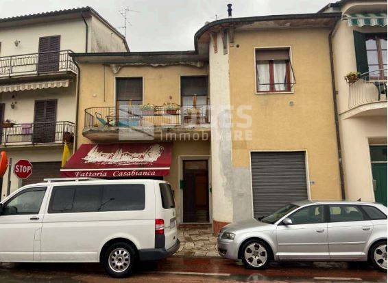 appartamento in vendita a Bucine in zona Ambra
