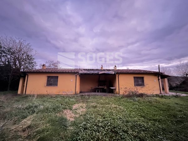 casa indipendente in vendita a Bucine in zona Pietraviva