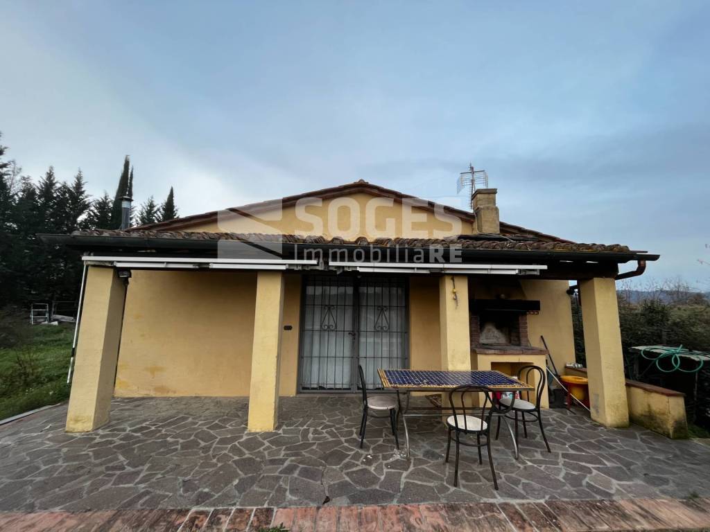 casa indipendente in vendita a Bucine in zona Pietraviva