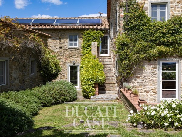 casa indipendente in vendita a Bucine