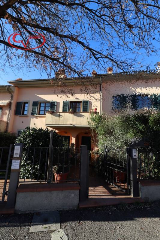casa indipendente in vendita a Bucine