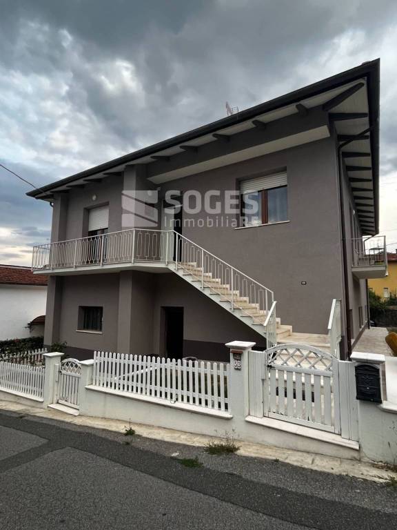 casa indipendente in vendita a Bucine in zona Badia Agnano