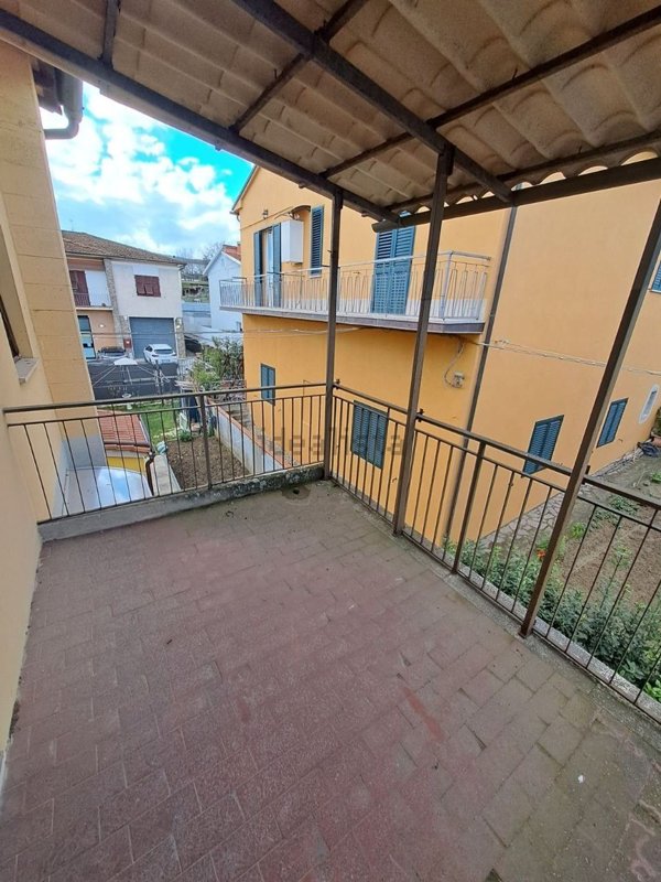 appartamento in vendita a Bucine in zona Ambra