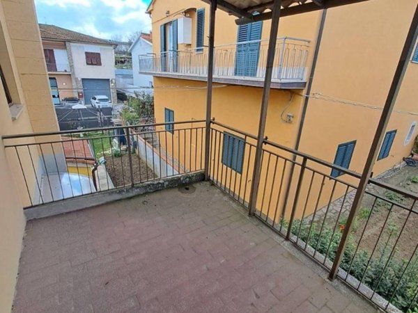 appartamento in vendita a Bucine in zona Ambra