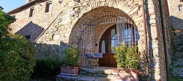 casale in vendita a Bucine in zona Sogna