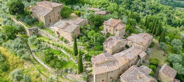 casale in vendita a Bucine in zona Sogna