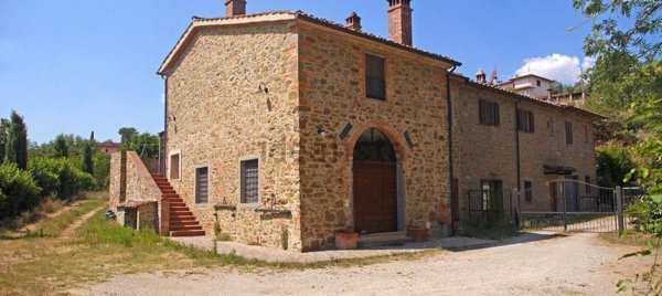 casale in vendita a Bucine in zona Pietraviva