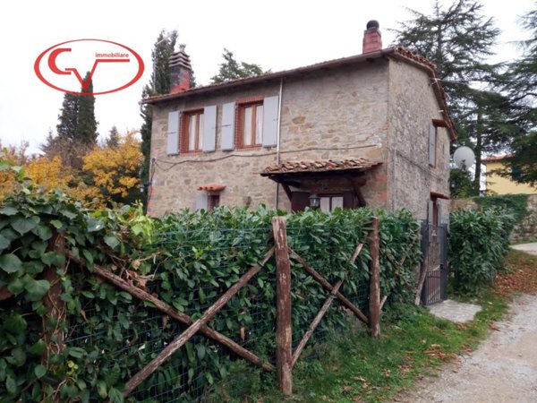 casa indipendente in vendita a Bucine in zona Cennina