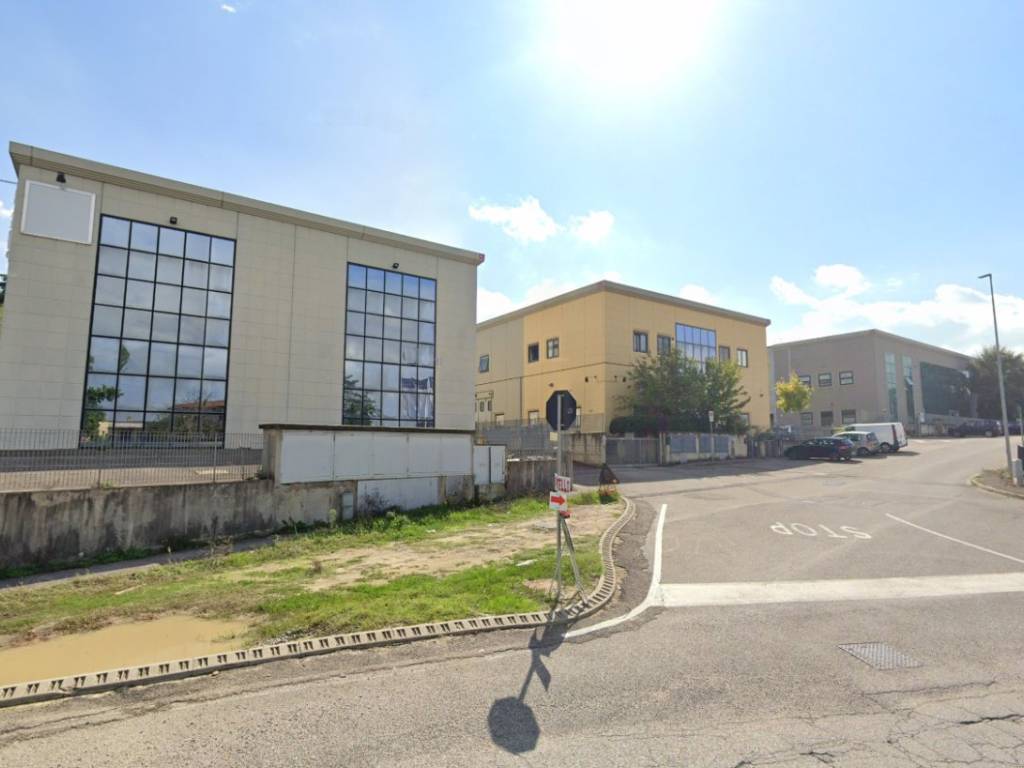 locale commerciale in vendita a Bucine
