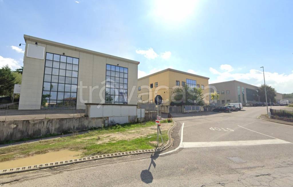 locale commerciale in vendita a Bucine