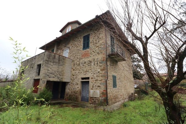 casa indipendente in vendita a Bucine