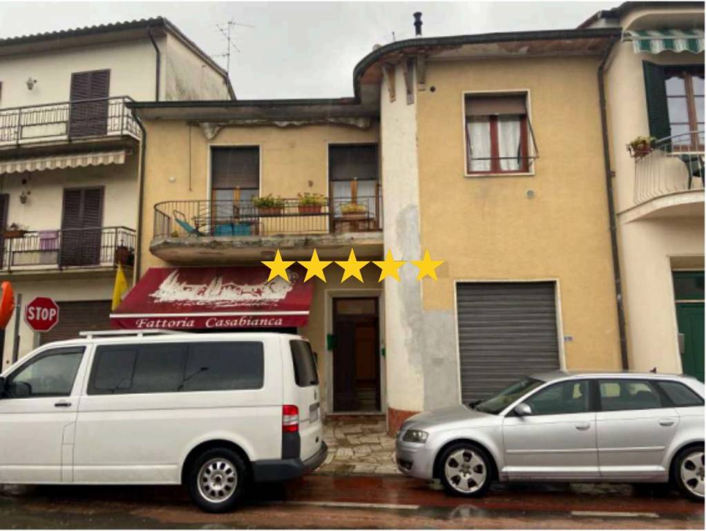 appartamento in vendita a Bucine in zona Ambra