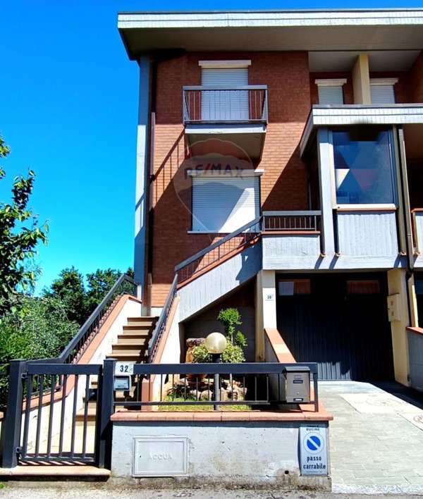 casa indipendente in vendita a Bucine in zona Sogna