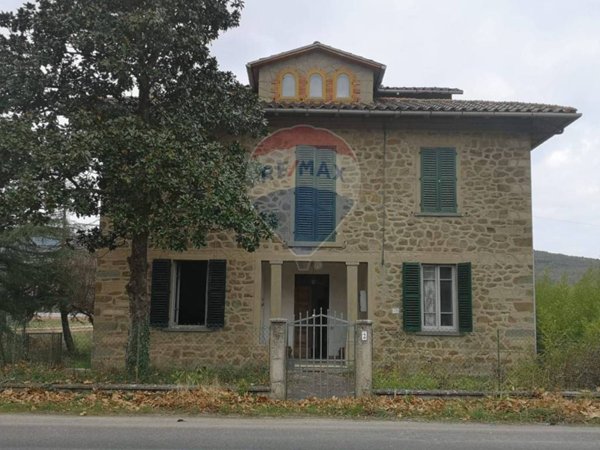 casa indipendente in vendita a Bucine in zona Ambra